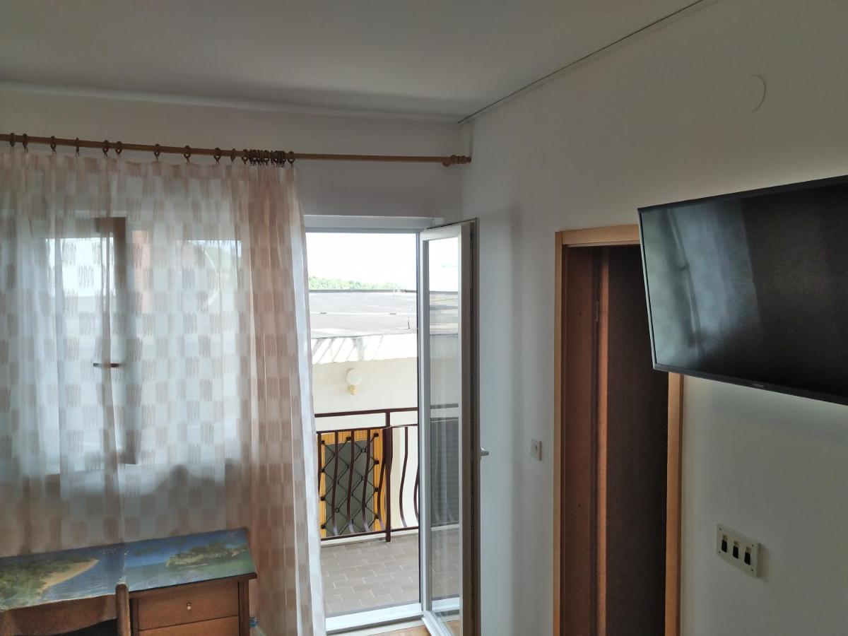 Apartments Pino Брела Екстериор снимка