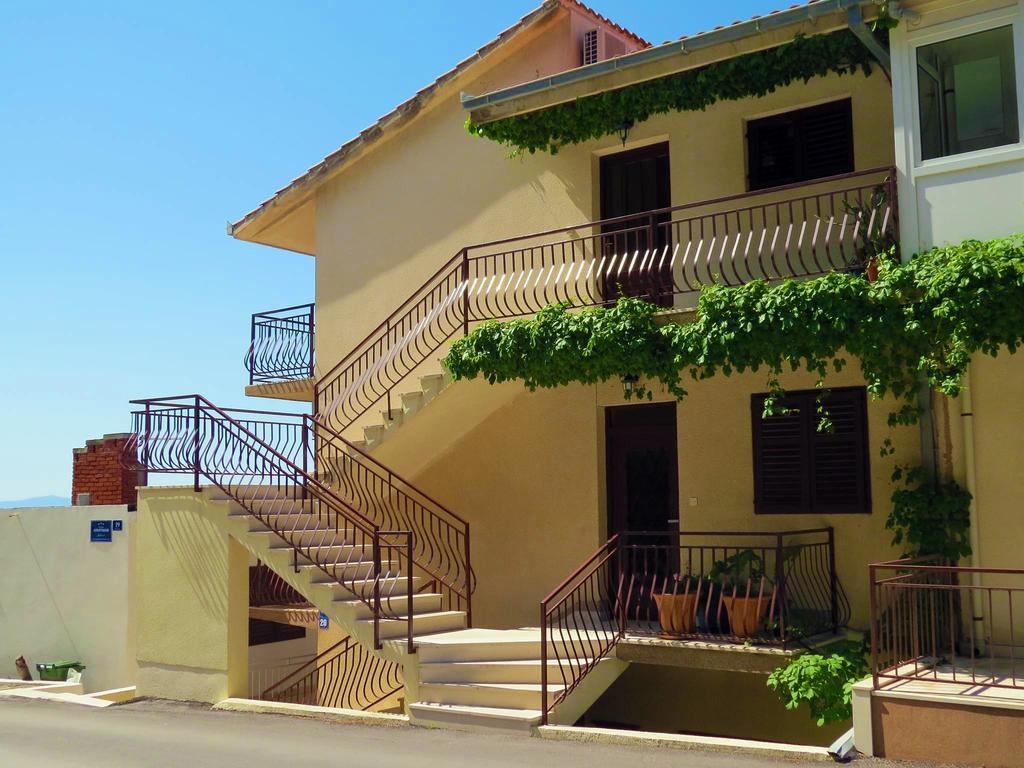 Apartments Pino Брела Екстериор снимка